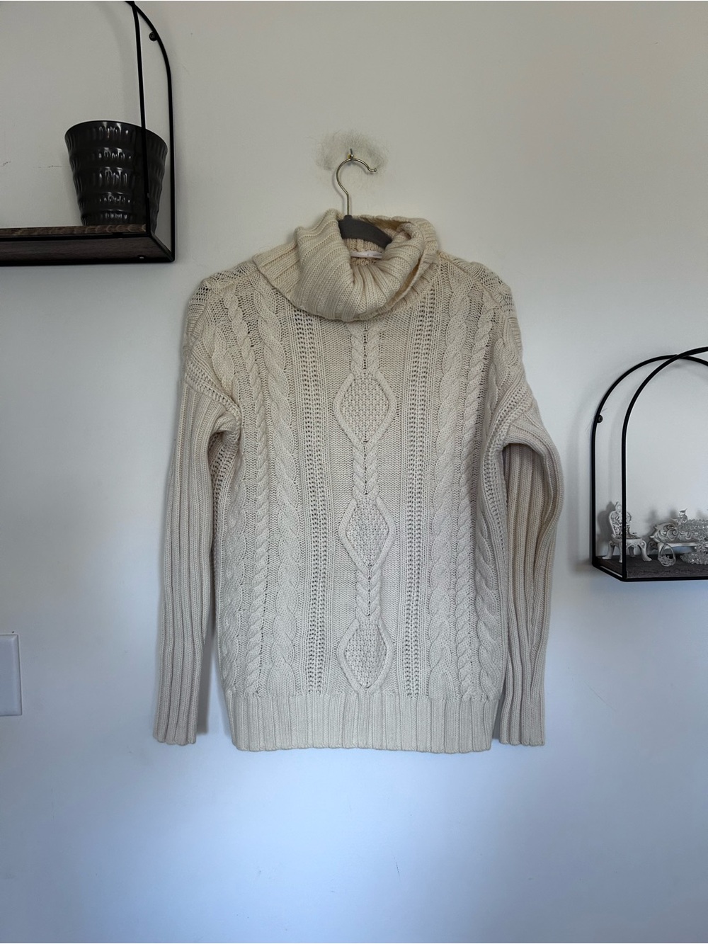 Athleta 100% Extra Fine Merino Wool Cream Chunky Turtle Neck Sweater Size Small